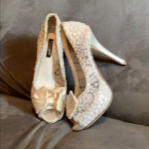 Dolce Gabana lace shoes only worn 3 or 4 times